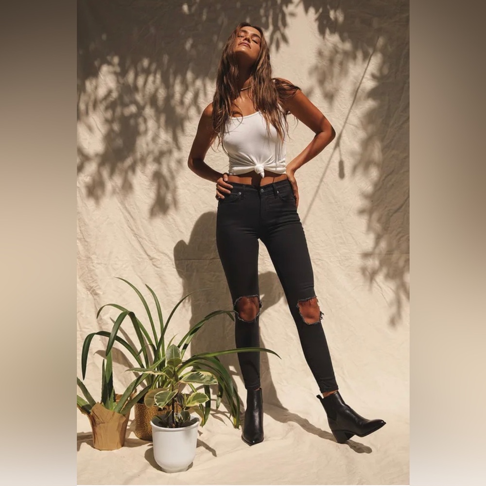 Free People - High Rise - Busted  Black - Distressed Skinny Jeans - Size 24